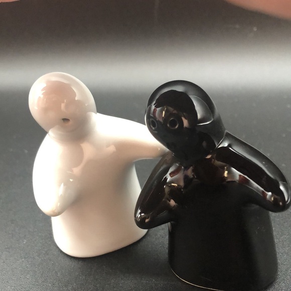 Hugging Ghost Salt and Pepper Shakers Home Trends Black and White - Picture 4 of 7